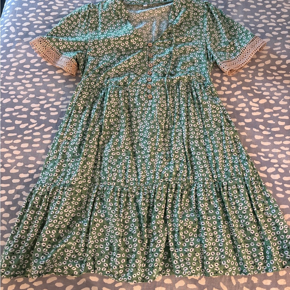 Girls' Green Floral Tiered Dress with Lace Trim